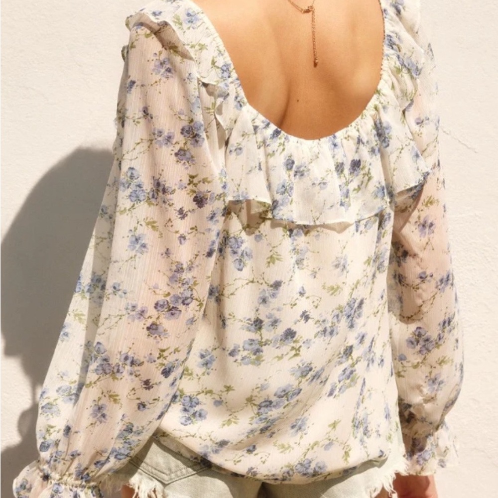 Dress Forum Meadow Ruffled Blouse in Blue Floral - Size S - Picture 7 of 8